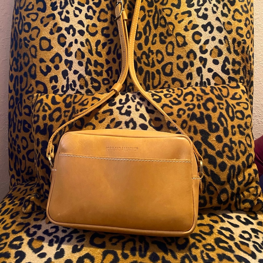 Gently used Portland Leather Crossbody toaster bag.